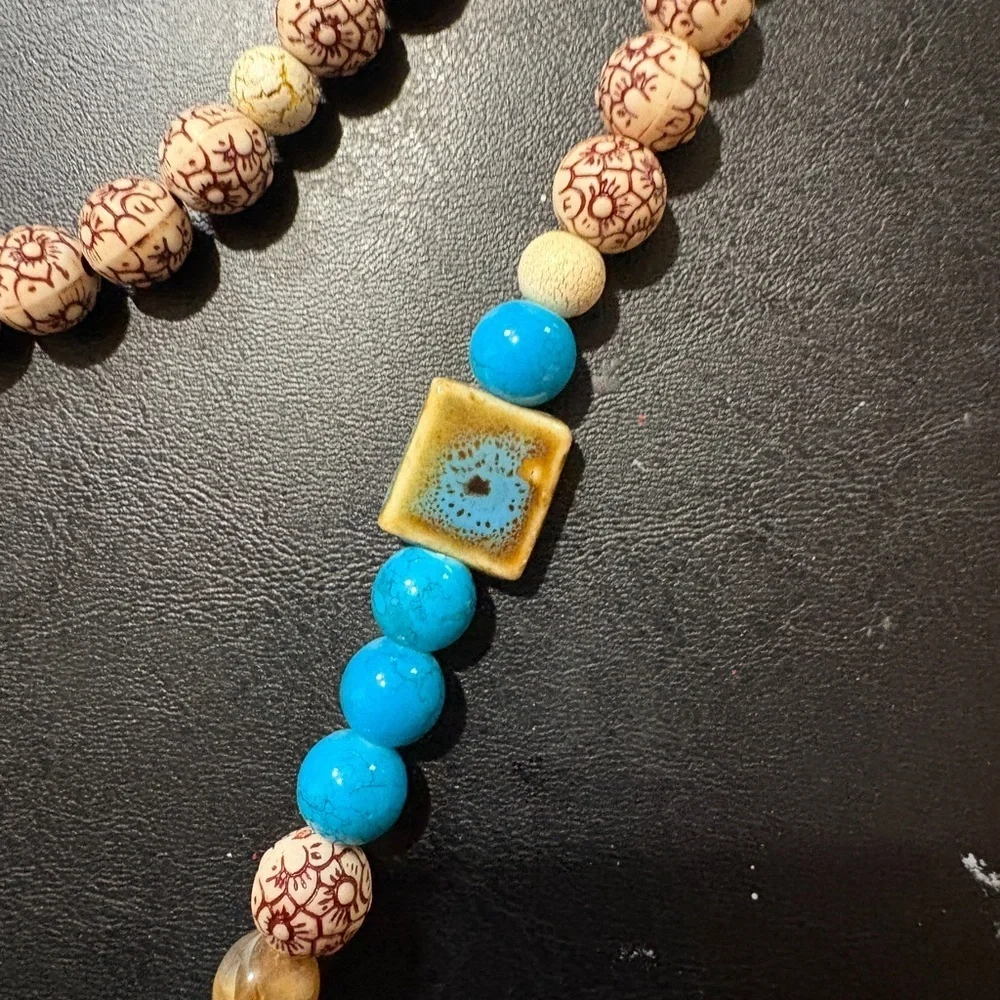 Elegant Blue and Cream Beaded Necklace